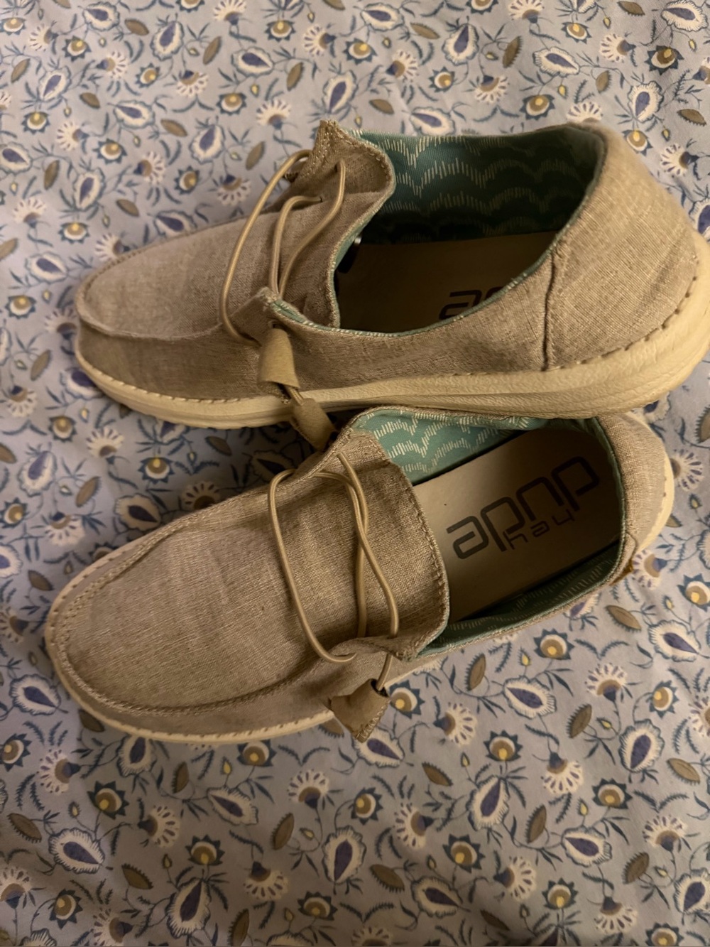 Hey Dude in Chambray Beige great condition size 9